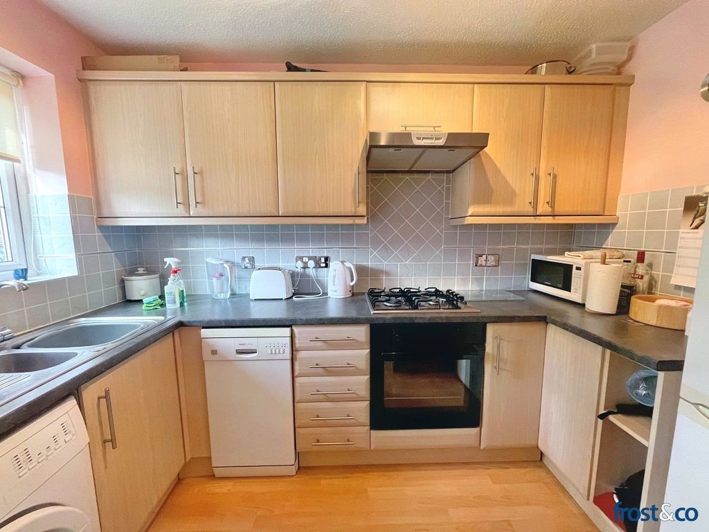 Property photo 3 of 10 Kitchen