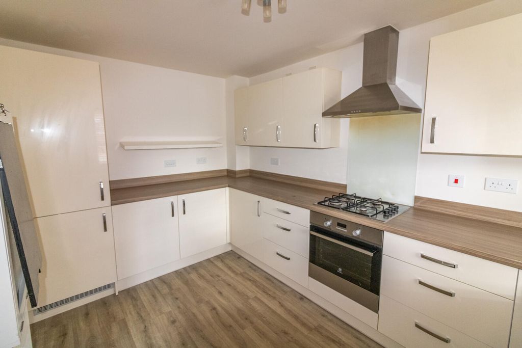 Property photo 3 of 19 Kitchen