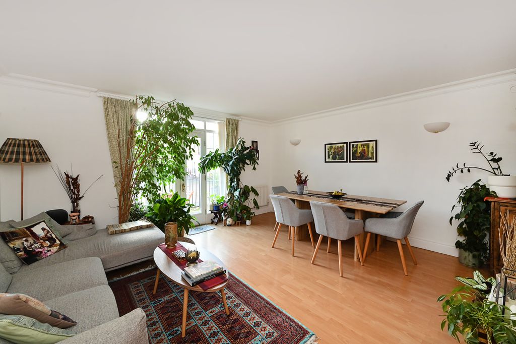 Property photo 2 of 15 21-Bentham-House (1).Jpg