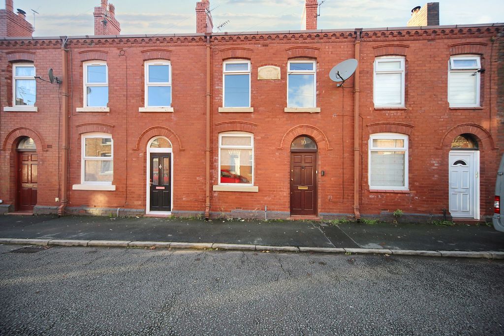 Property photo 1 of 18