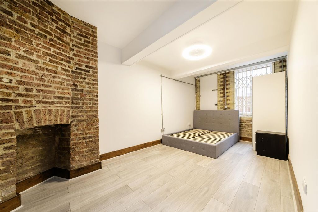 Property photo 1 of 21 1 Prince Of Wales Passage -1.Jpg
