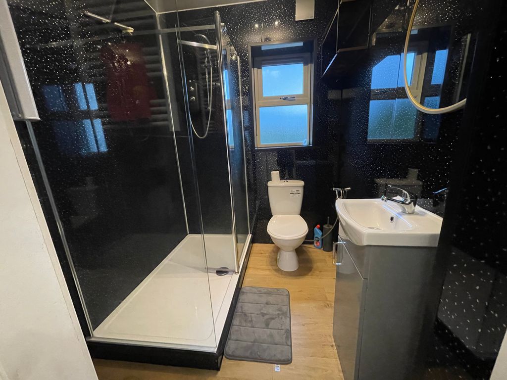 Property photo 1 of 9 Shower Room
