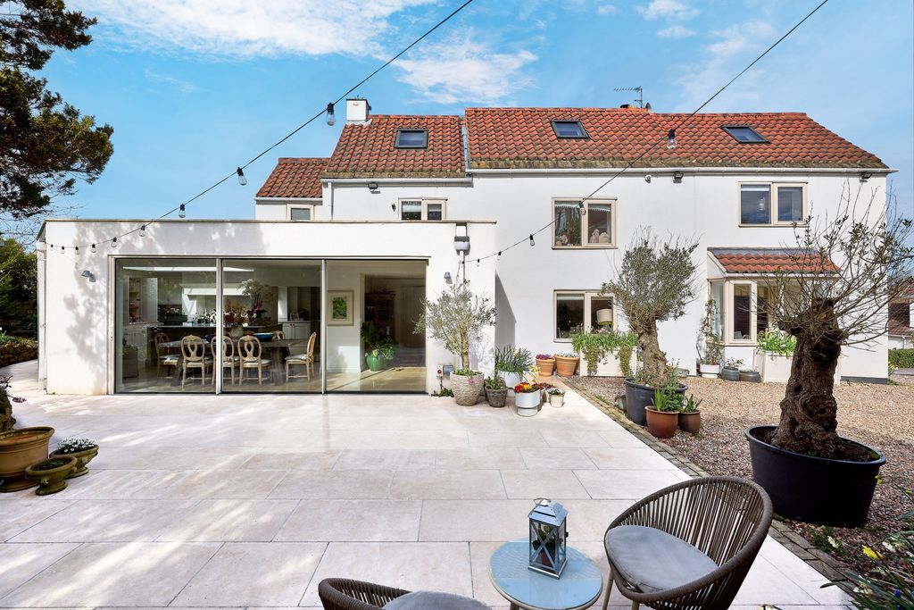 Property photo 1 of 47