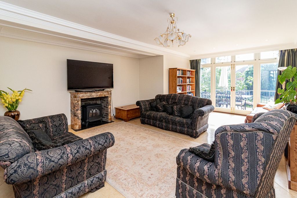 Additional image 6 of 7 bed detached house for salePenshurst Gardens, Edgware HA8