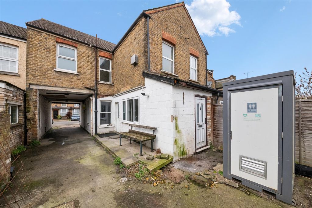 Property photo 2 of 12