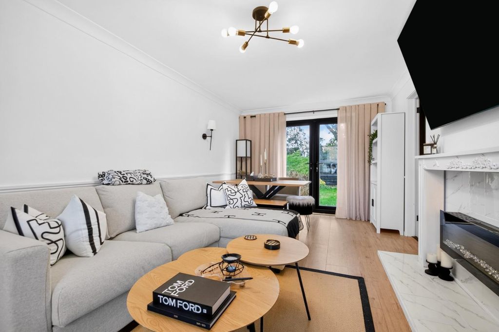 Property photo 3 of 18 11Fountainsave-14.Jpg