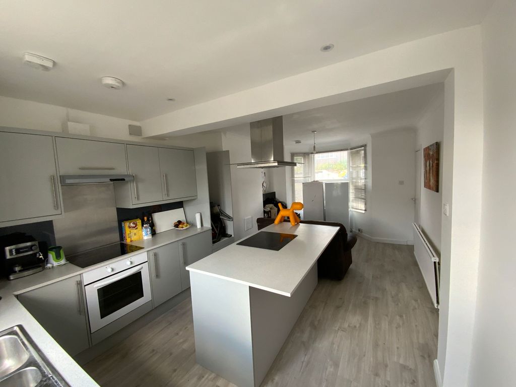 Property photo 3 of 4