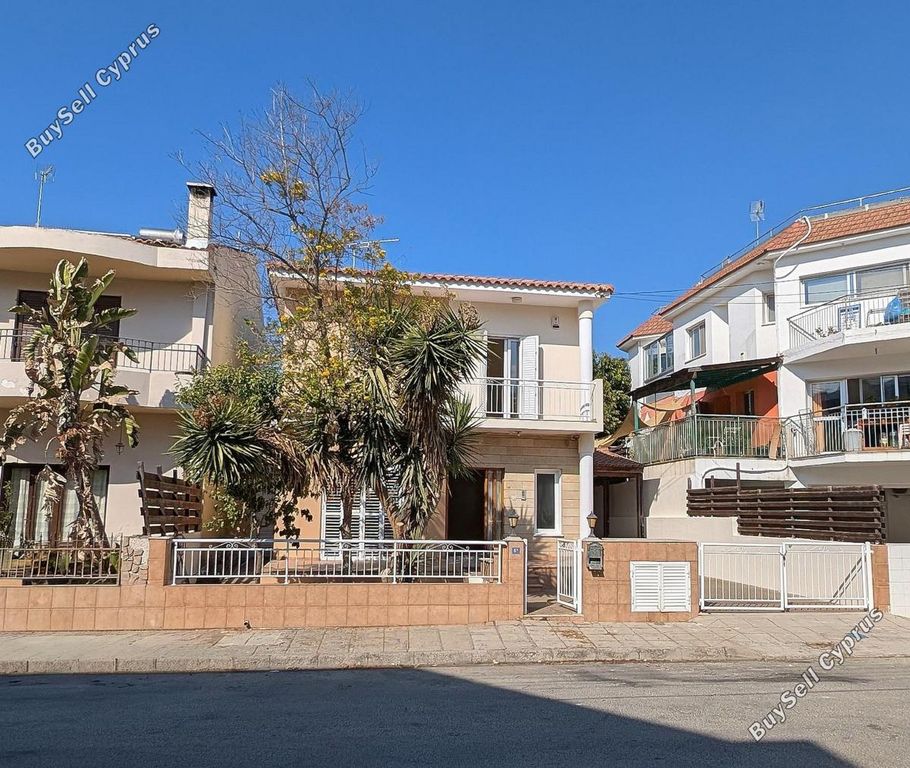 Property photo 2 of 27