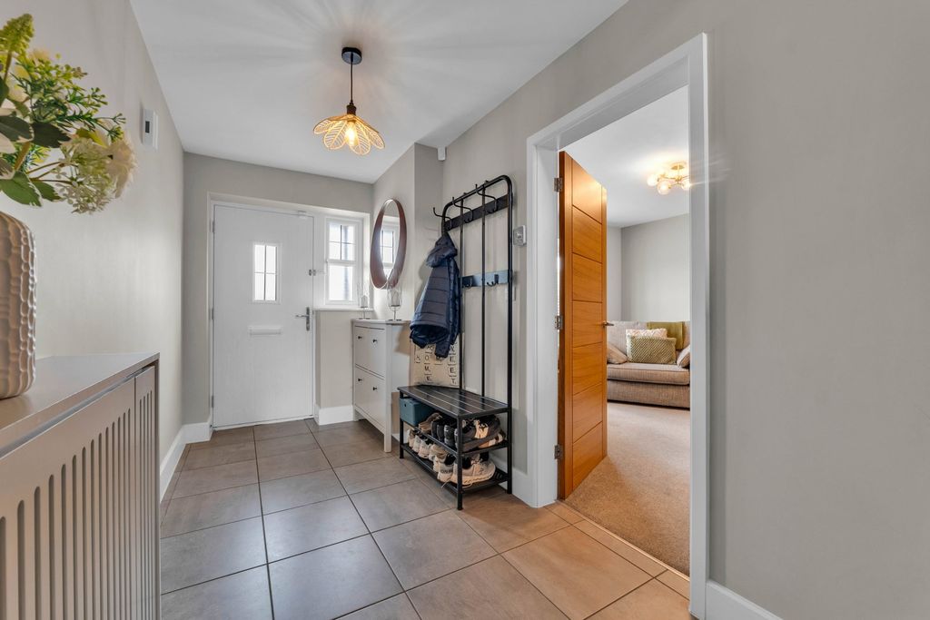 Property photo 3 of 43