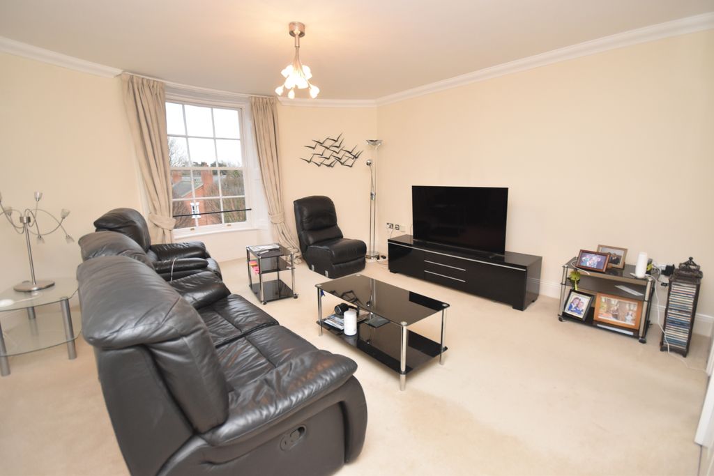 Property photo 2 of 12 Lounge