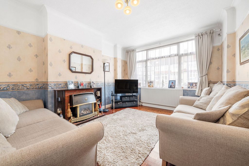 Property photo 2 of 14