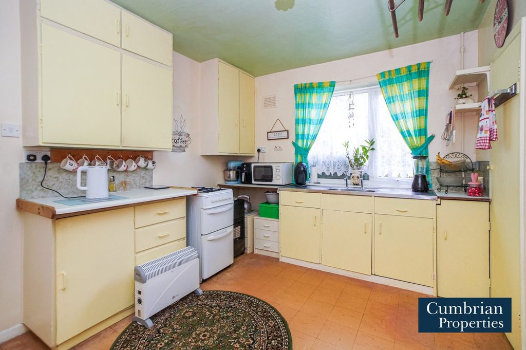 Property photo 2 of 22 Kitchen