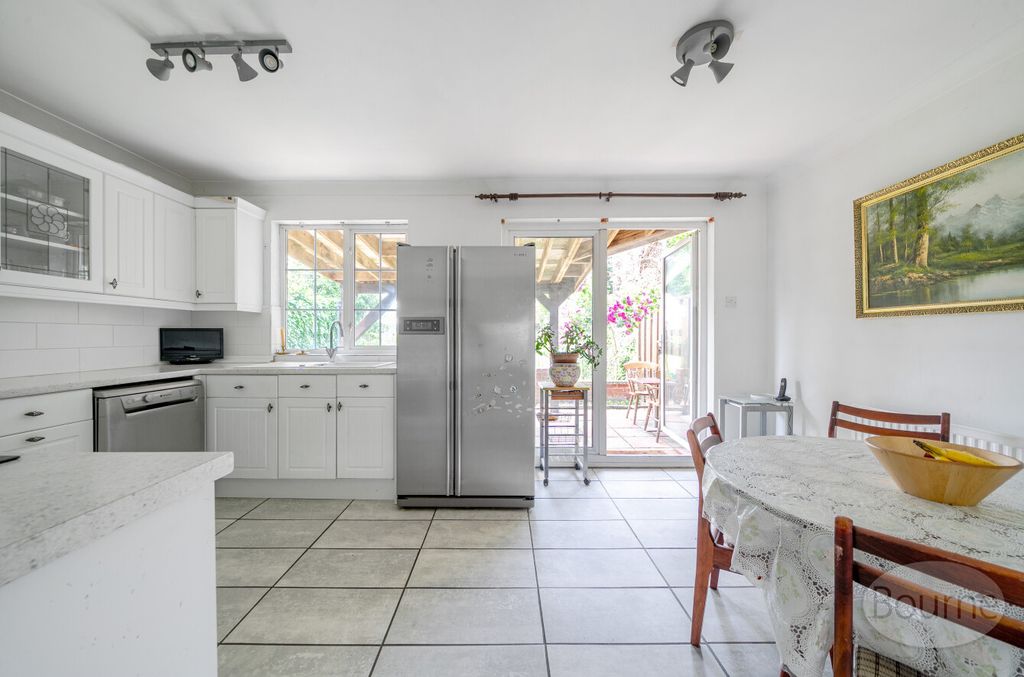 Property photo 2 of 11 6B5d95F9-d09B-49c...
