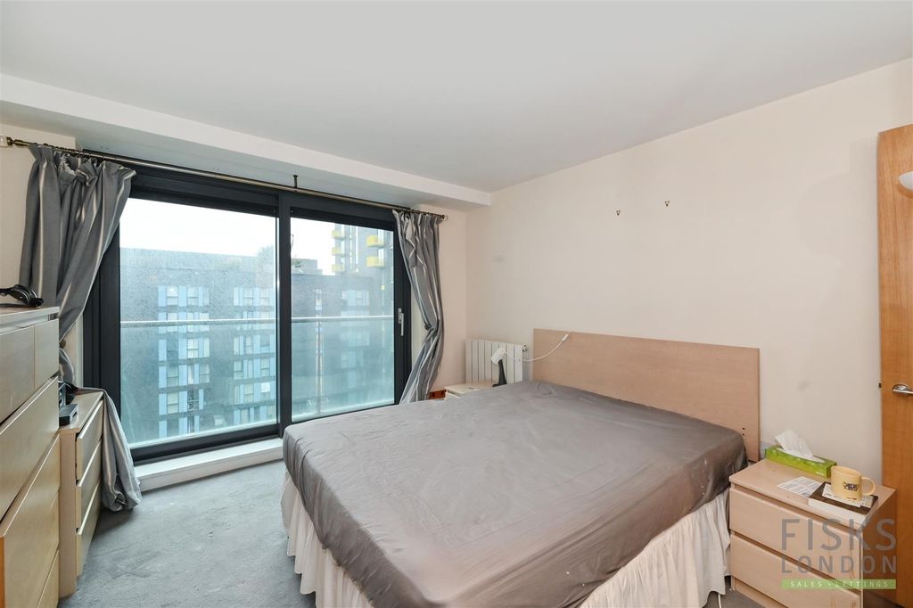 Property photo 2 of 10 65-Millharbour (2).Jpg