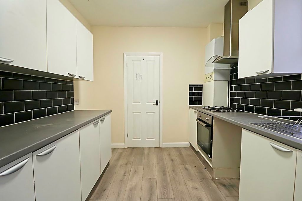 Property photo 3 of 11 Kitchen