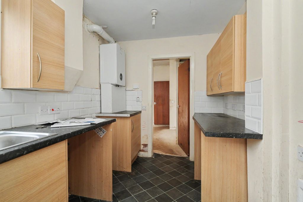 Property photo 3 of 14 6 Montrose Avenue, Wallasey, Merseyside, CH44 7BT