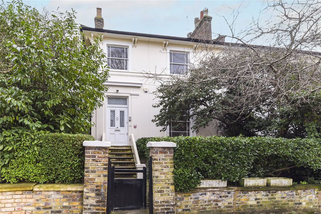 Property photo 1 of 18 External