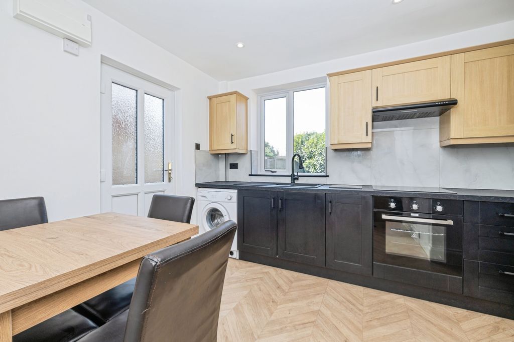 Property photo 3 of 15 Kitchen Diner