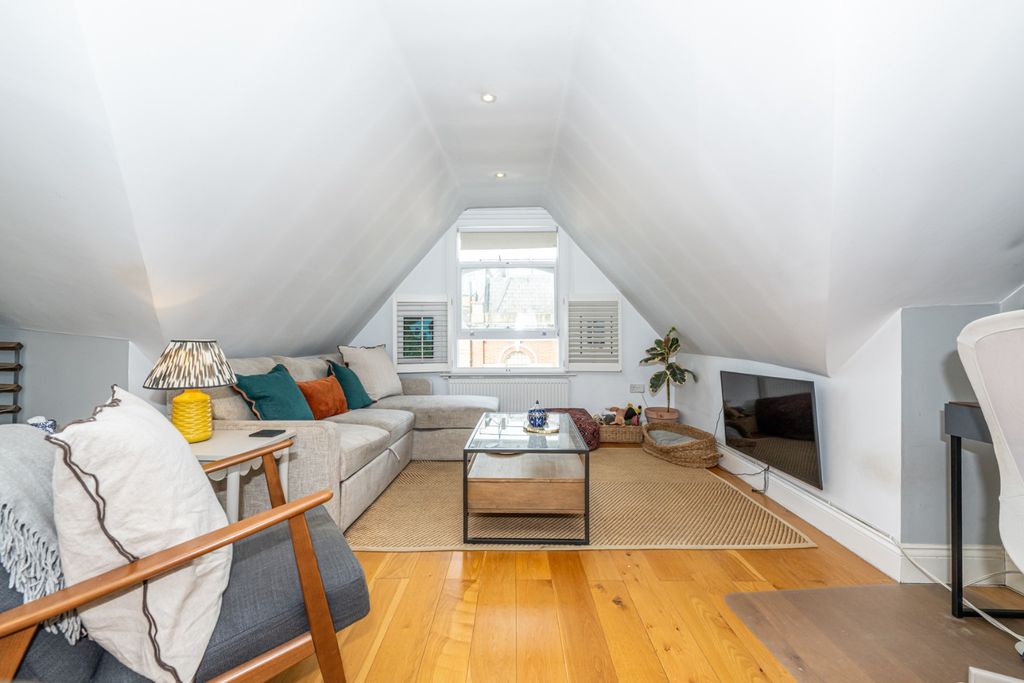 Property photo 2 of 19 5190277