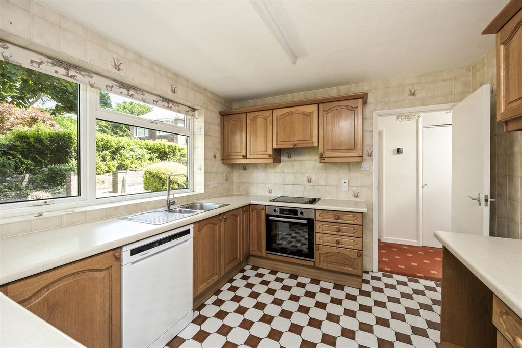 Property photo 2 of 28 Kitchen