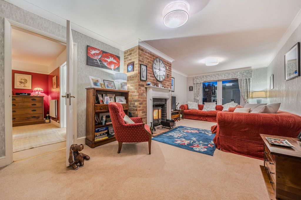 Property photo 2 of 26