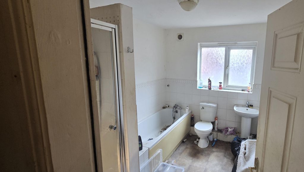 Property photo 3 of 6 1000067518.Jpg