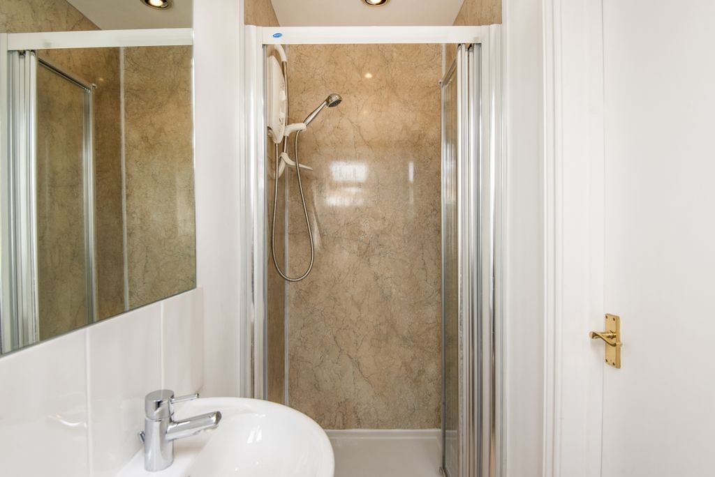 Property photo 3 of 7 Bathroom2