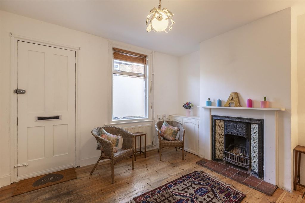 Property photo 2 of 25 Living Room