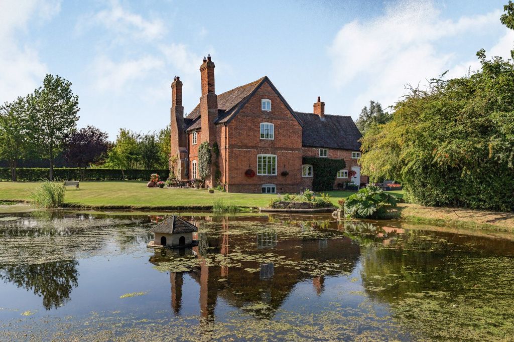 Property photo 2 of 13 Stallbrook Hall