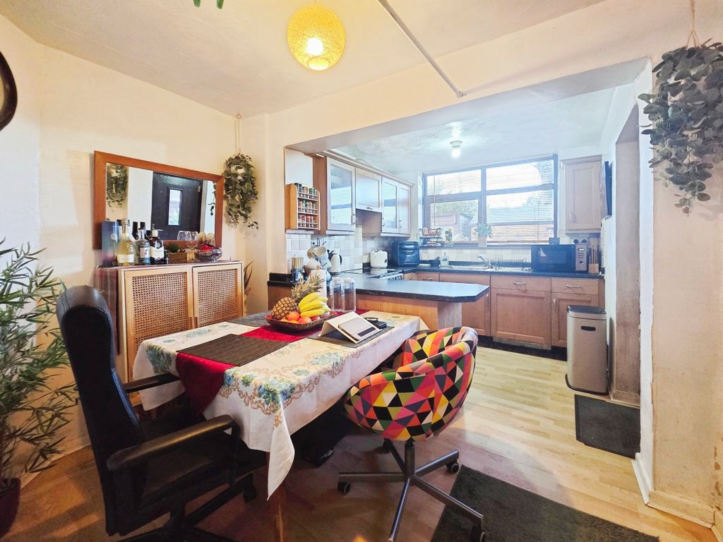 Property photo 2 of 24 734871Bf-1000120896