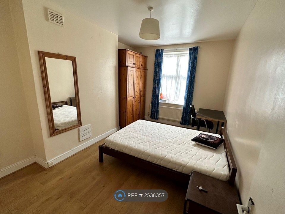 Property photo 2 of 6 Bedroom 3