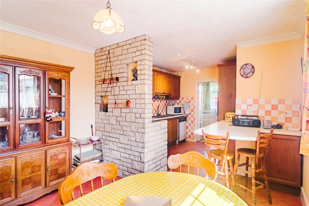 Property photo 3 of 16 Kitchen/Dining