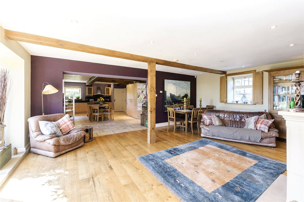 Property photo 3 of 25 Sitting Room