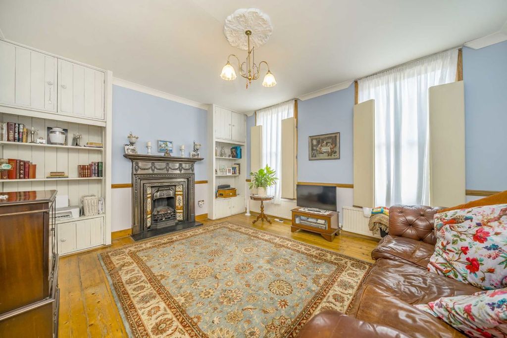 Property photo 2 of 10