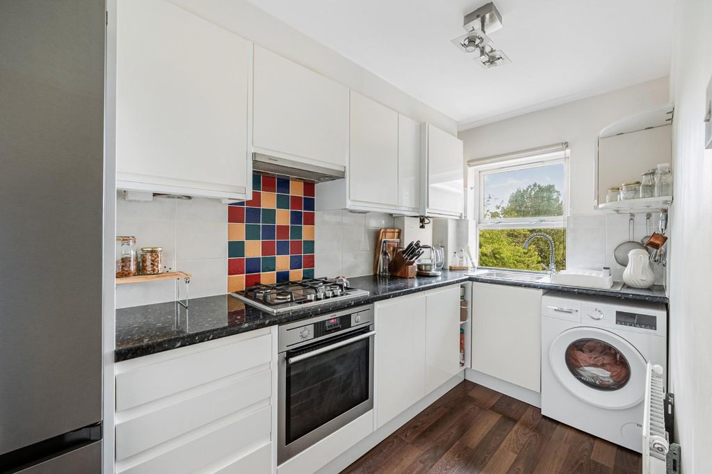 Property photo 2 of 6 Flat 15 Park Mansions-3.Jpg