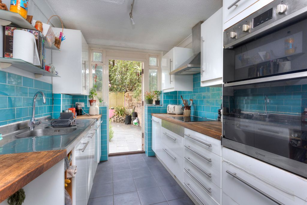 Property photo 3 of 17 Scf110Mr1011