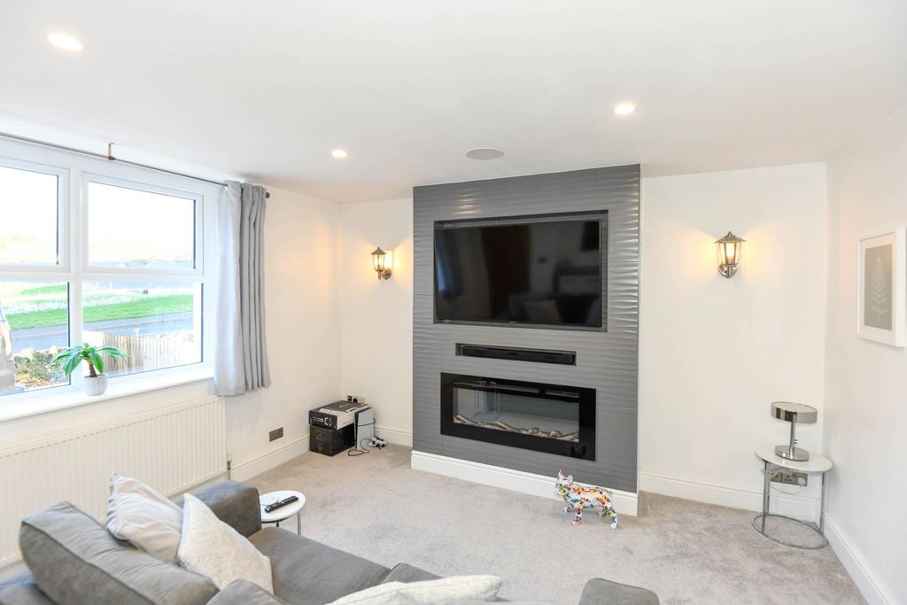 Property photo 2 of 22