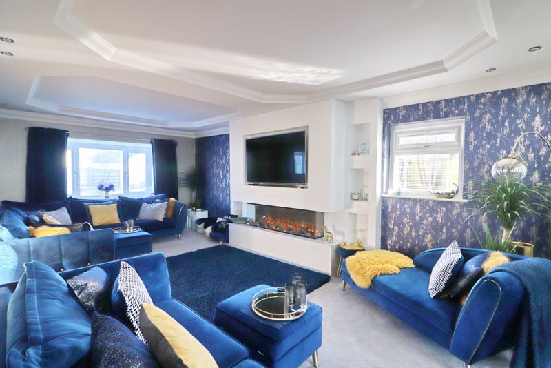 Property photo 3 of 52 Lounge