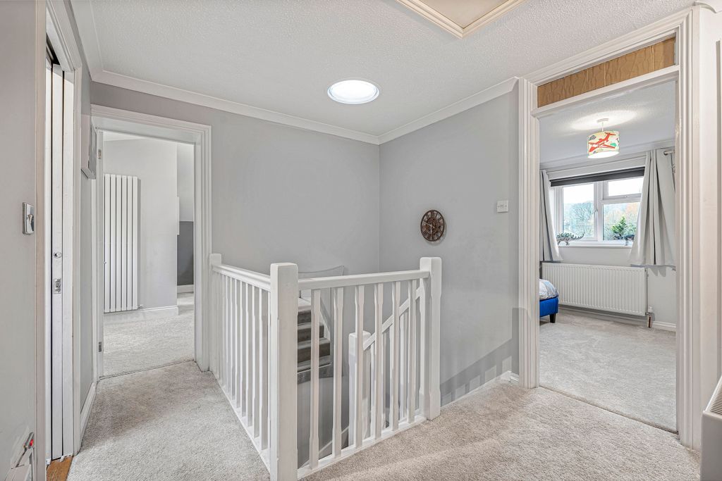Additional image 7 of 4 bed detached house for saleWillowdale Close, Stroud, Hampshire GU32