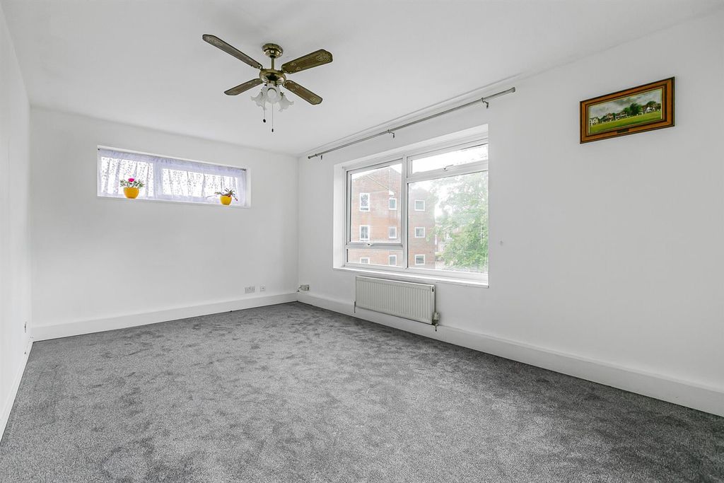 Property photo 2 of 9 22_81664.Jpg