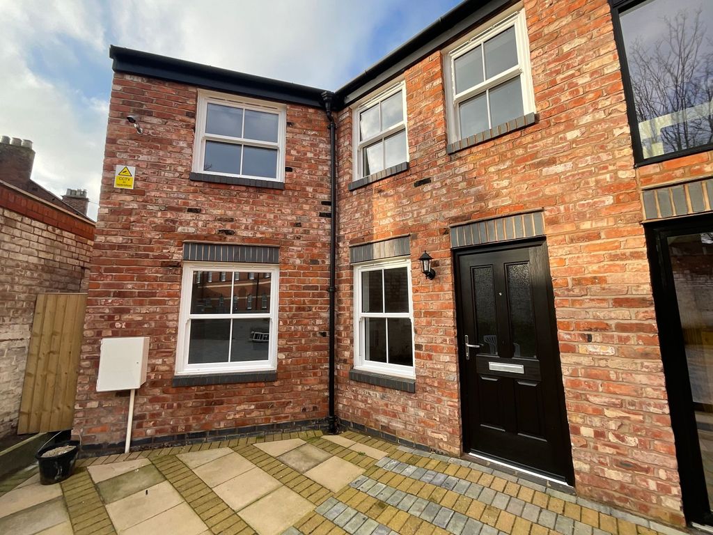 Property photo 1 of 10 Front