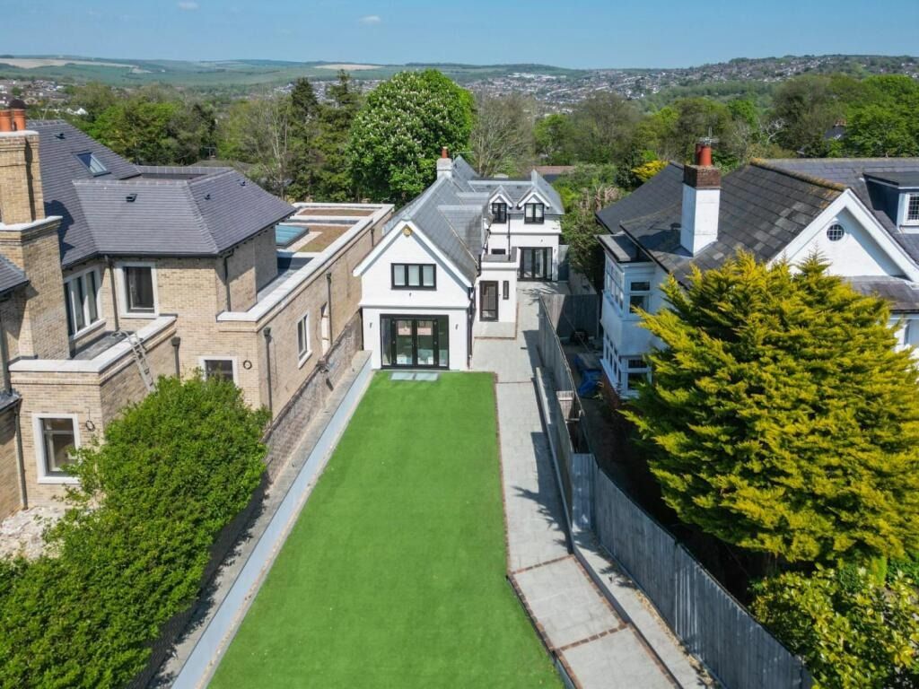 Property photo 1 of 49 4522491