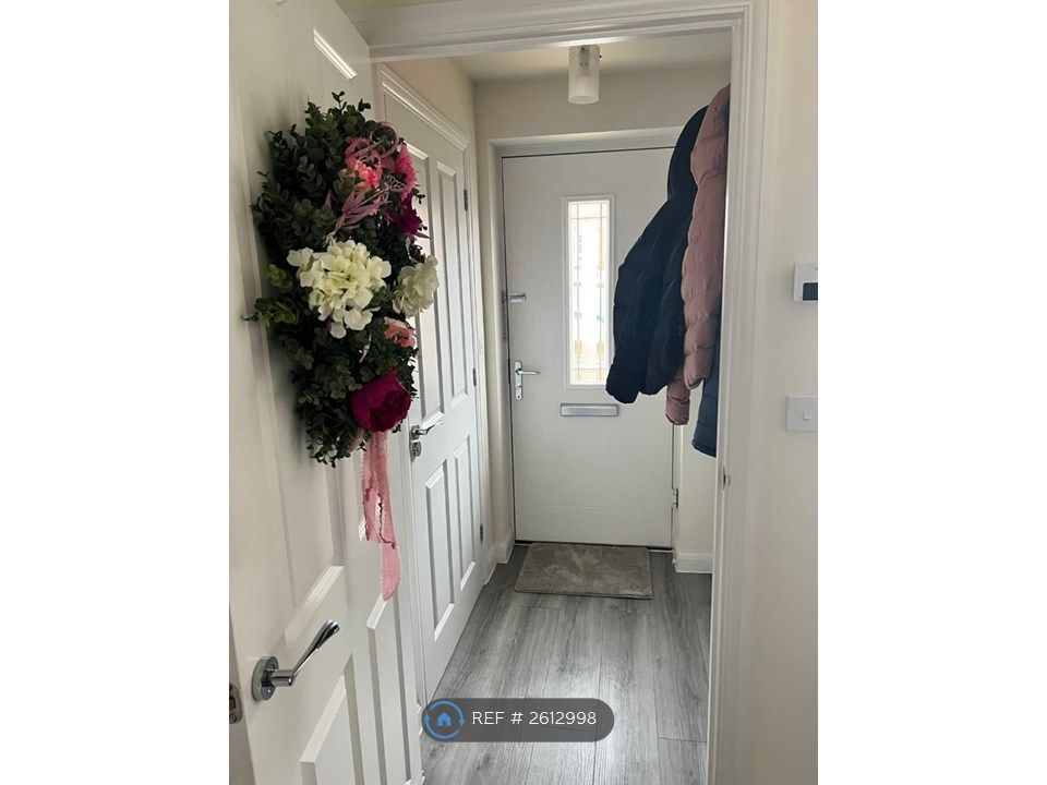 Property photo 2 of 20 Entrance With Access To Cloakroom