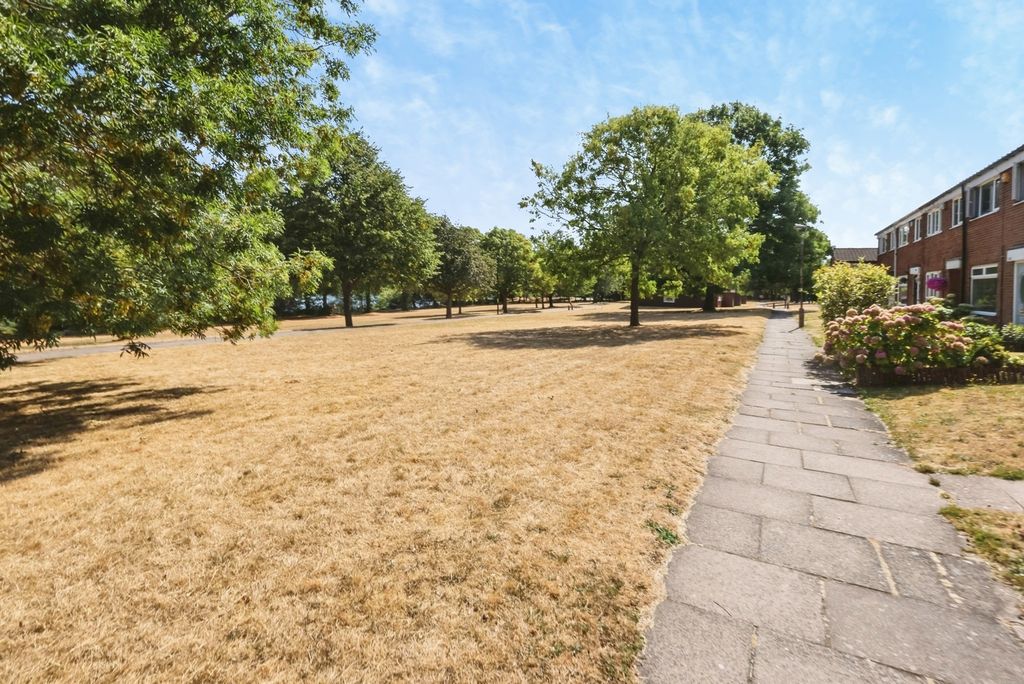 Property photo 2 of 32 Pbox-Img.Jpg