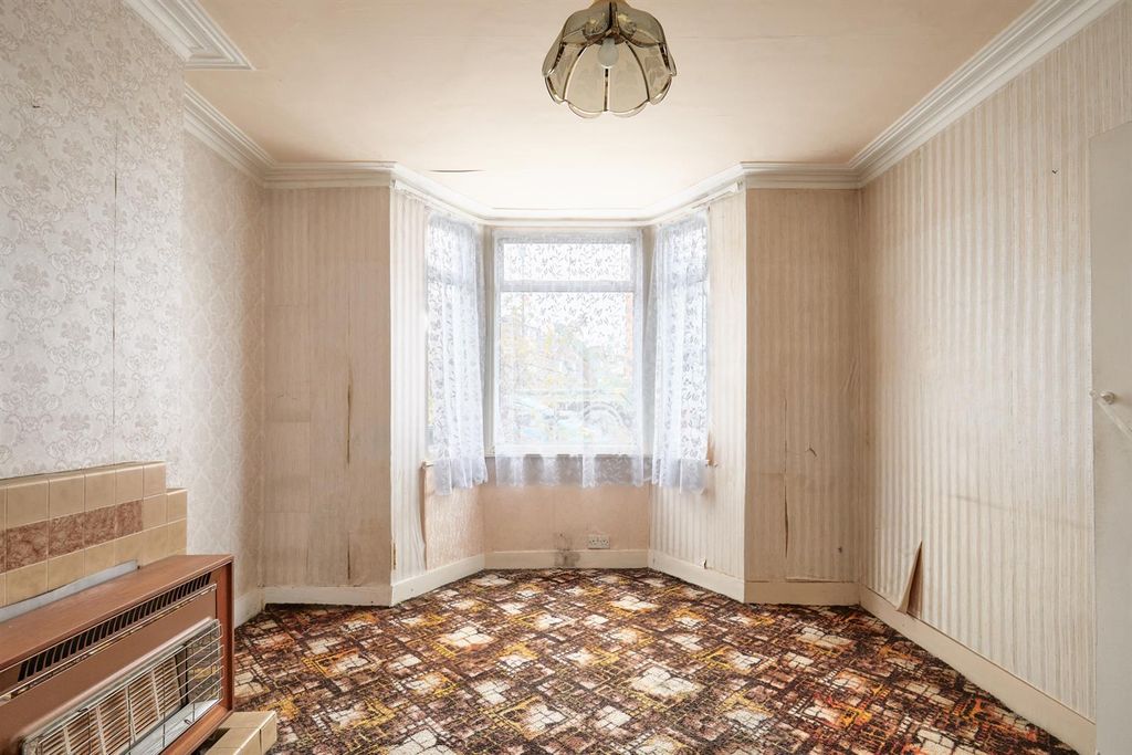 Property photo 2 of 25