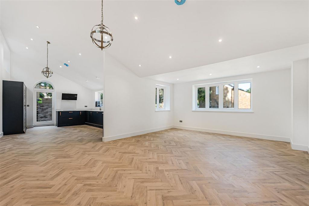 Property photo 2 of 27 47_86079.Jpg