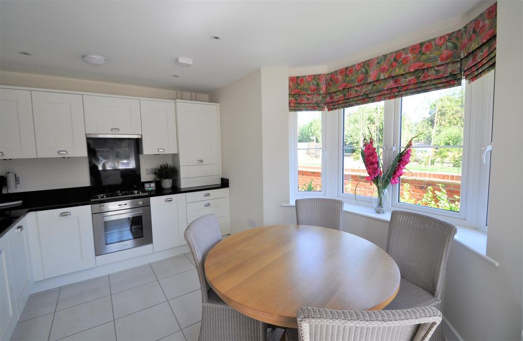 Property photo 3 of 11 Kitchen2.Jpg