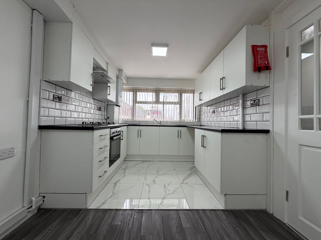 Property photo 2 of 13 Image