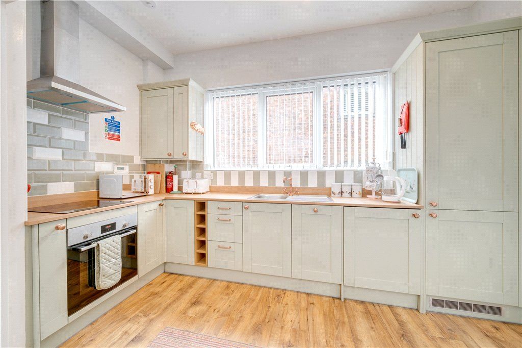 Property photo 3 of 14 Kitchen