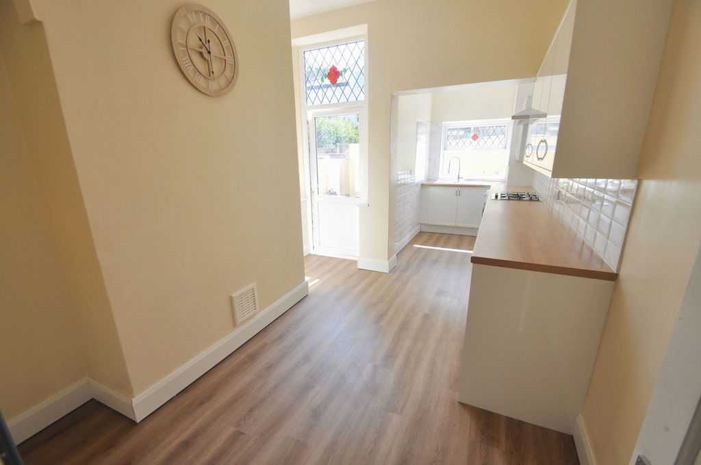 Property photo 3 of 33